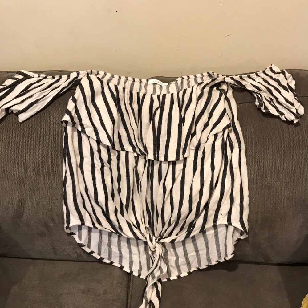 Black/white off shoulder shirt